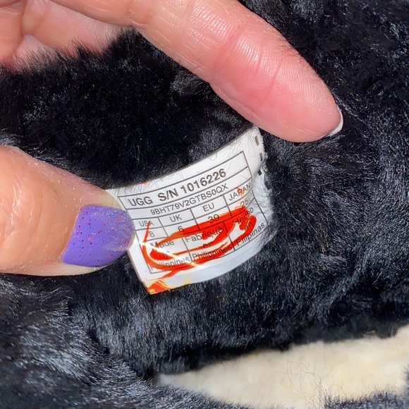 Women’s UGG Bailey Button Short Black Boots - Picture 5 of 7